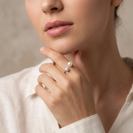 Сребърен пръстен “White Pearls”